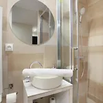 Apartment Center Of Paris By Studio Prestige